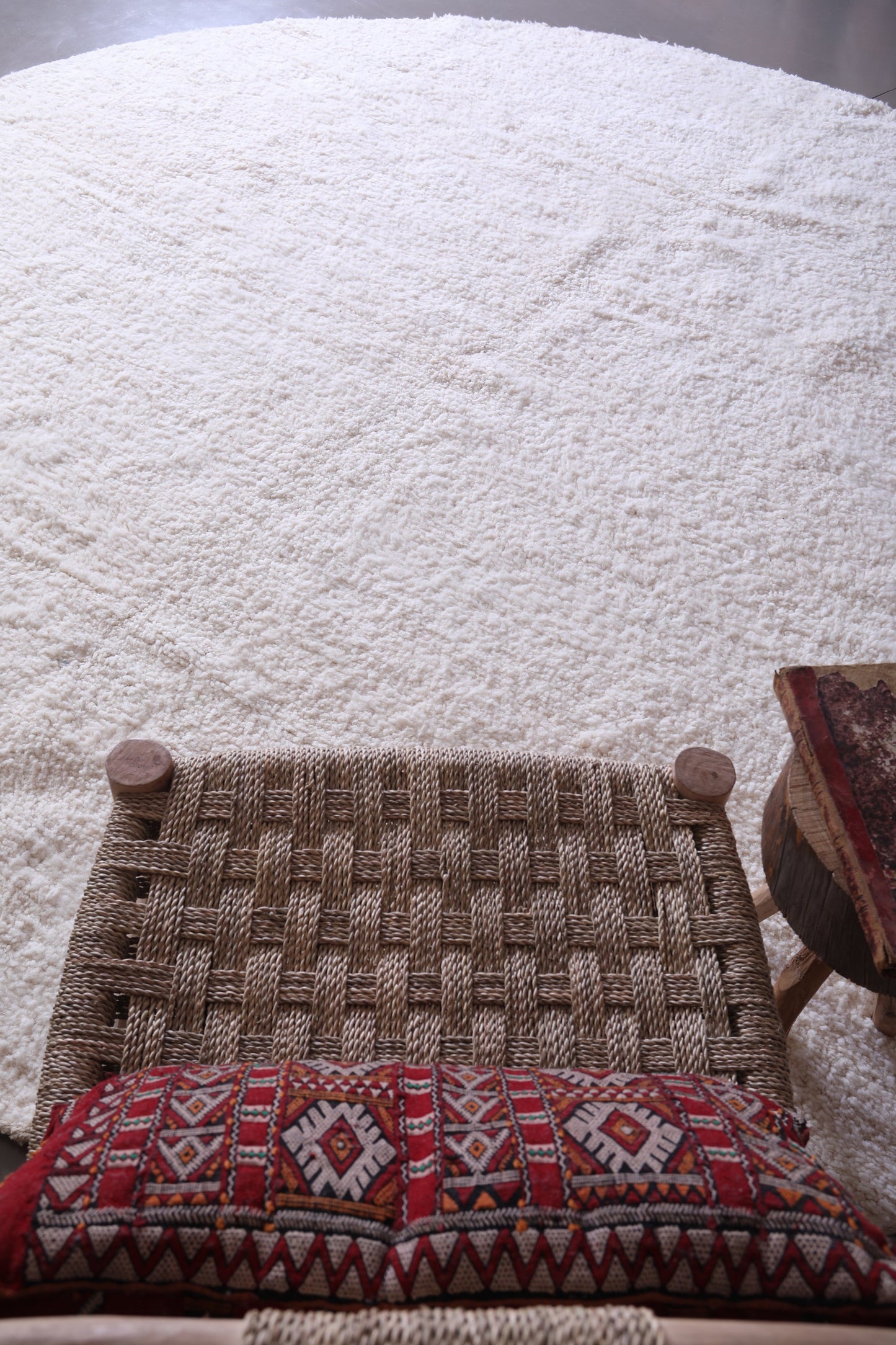 Handmade round custom rug - Moroccan solid carpet