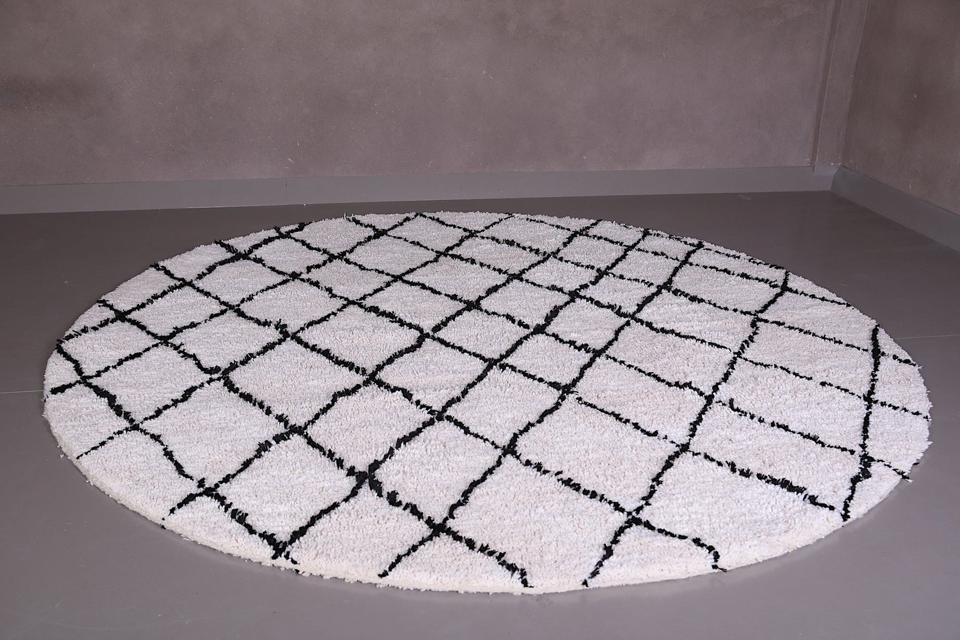 Handmade round custom rug - Moroccan beni ourain carpet