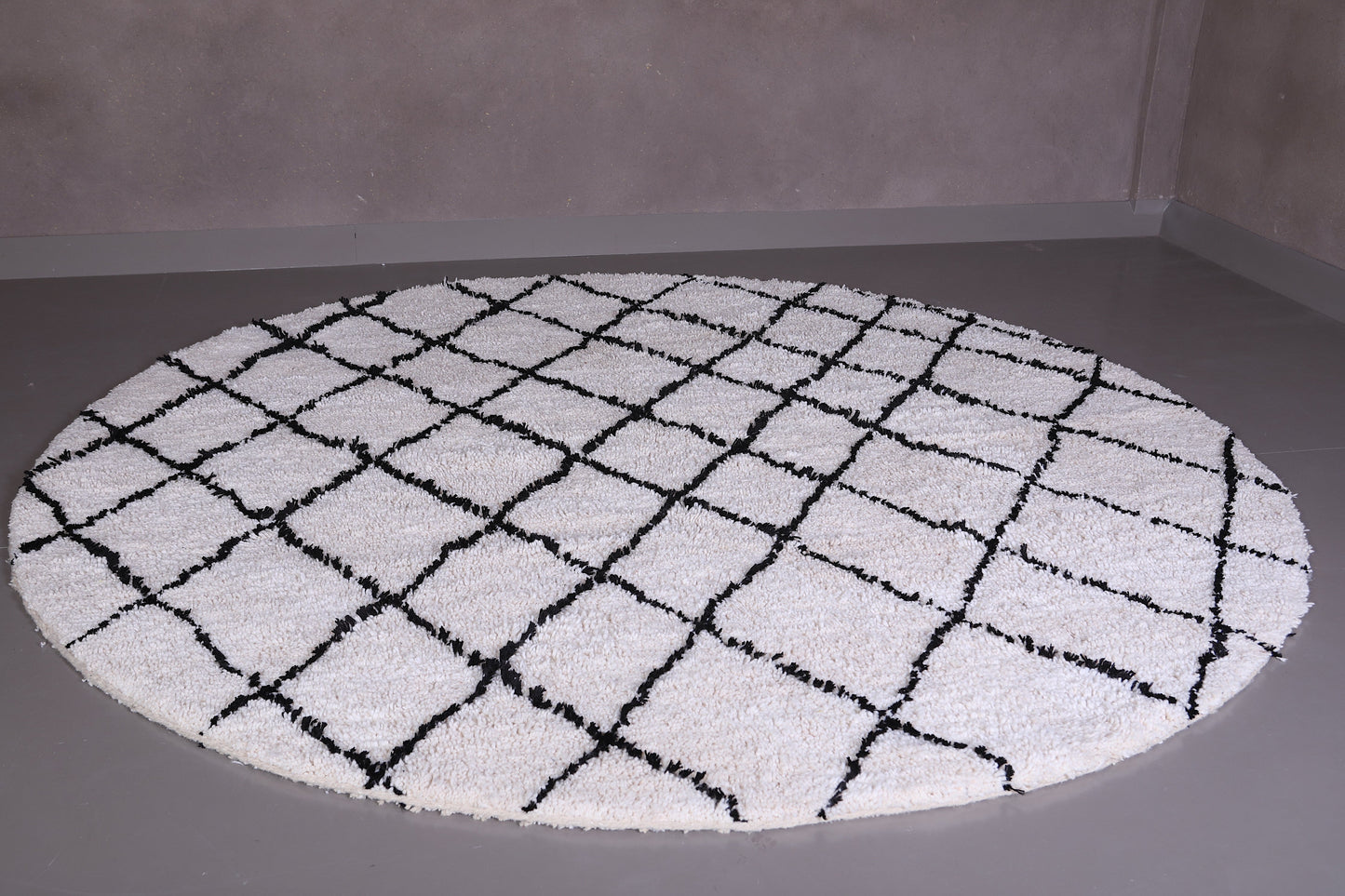 Handmade round custom rug - Moroccan beni ourain carpet